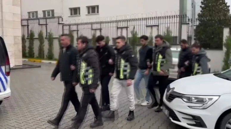 Trafikte meşaleli halaya 11 bin 730 lira ceza