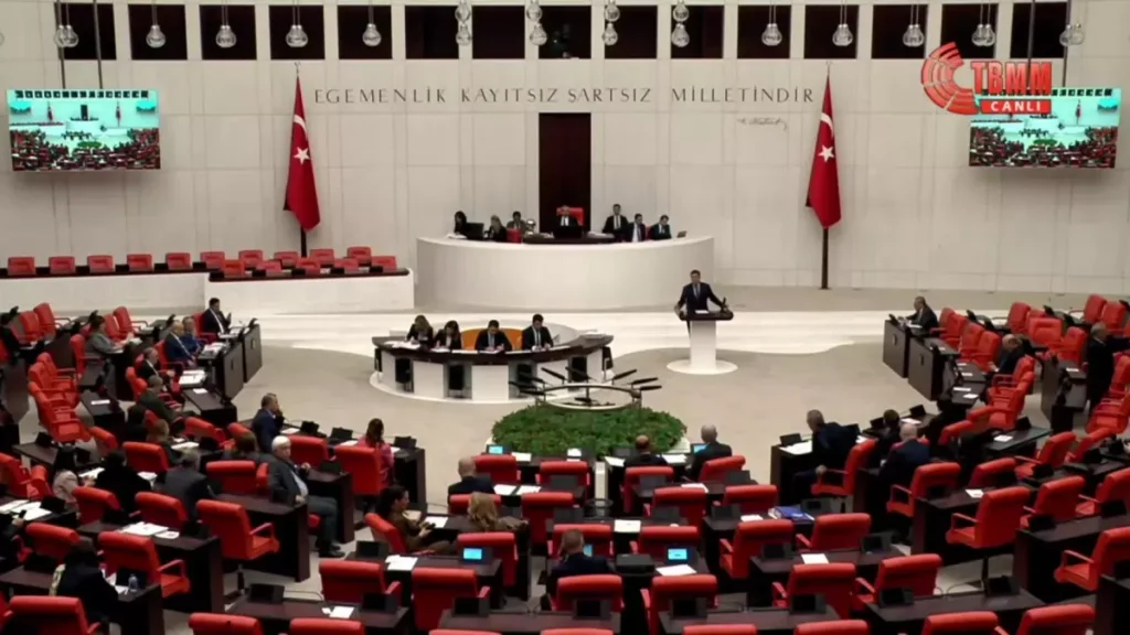 TBMM Genel Kurulu, DEM Parti’nin kayyum protestosuyla açıldı 