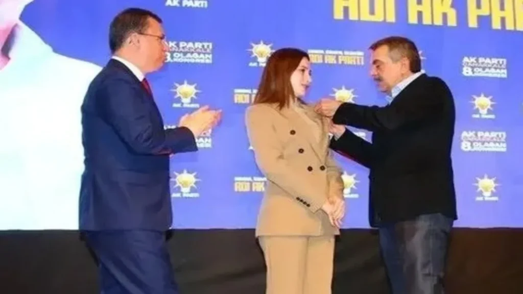Türkiye’nin en genç belediye başkanı Zeynep Çelik AK Parti’ye katıldı 
