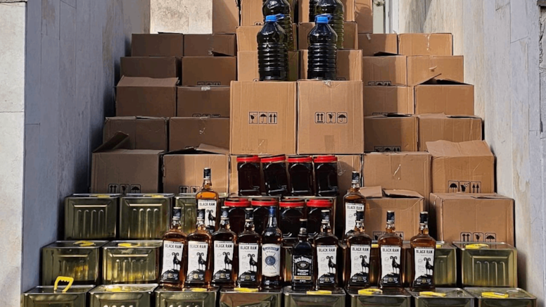 1,5 ton sahte zeytinyağı ve bal ele geçirildi