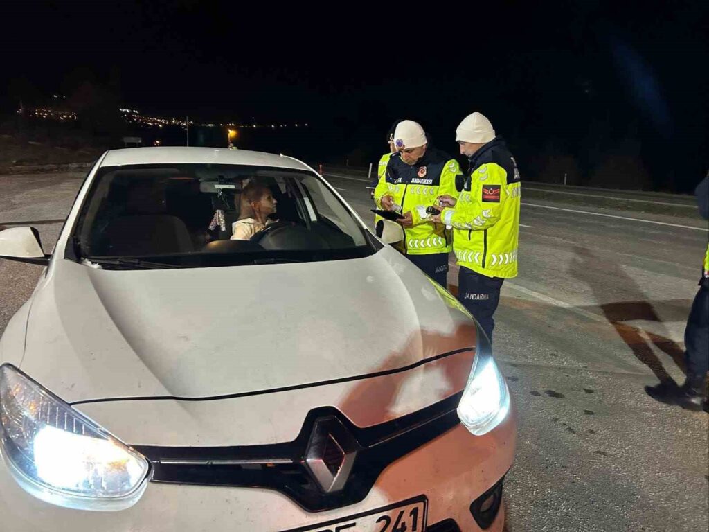 Yeni yılın ilk saatlerinde 367 kişi ve 193 araç denetlendi