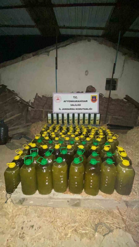 Sahte zeytinyağı üreten şahıs jandarmaya yakalandı