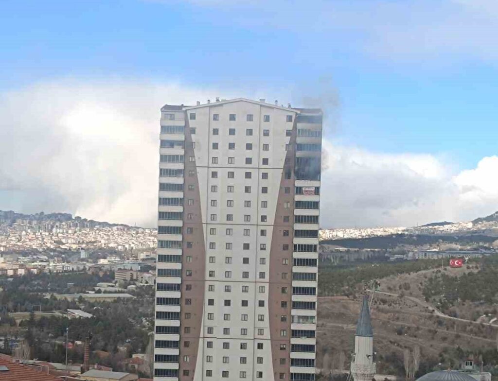 Ankara’da 22 katlı binanın 18. katında yangın çıktı