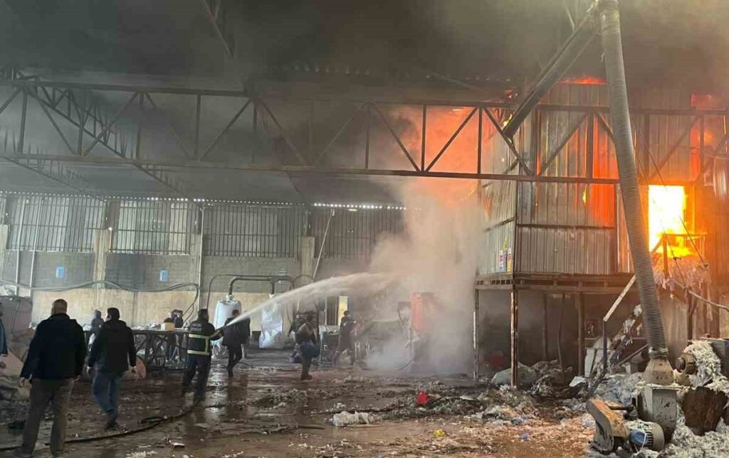 Kırıkhan’daki Hurdacılar Sitesi’nde iş yerinde korkutan yangın