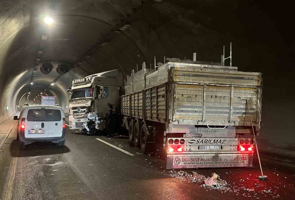 Erkenek Tüneli’nde gerçekleşen kazada 1 kişi yaralandı!