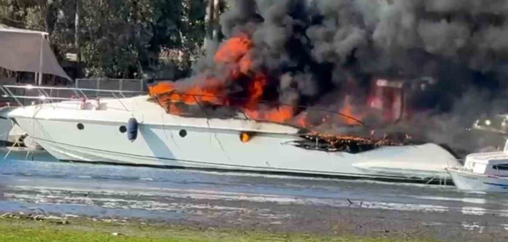 Marmaris’te demirli motoryatta yangın çıktı