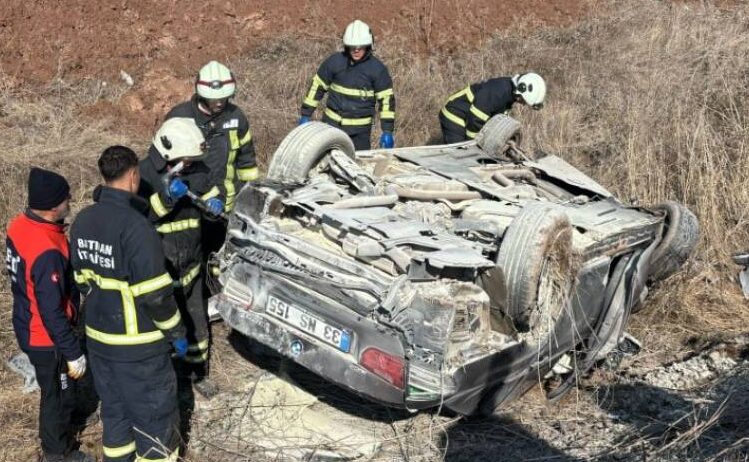 Batman-Diyarbakır karayolunda takla atan otomobilde 3 ağır yaralı!