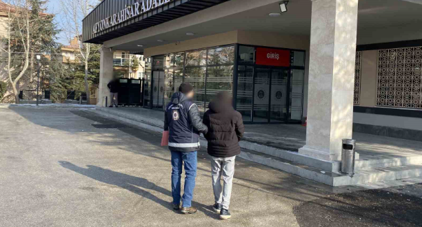 Afyonkarahisar’da göçmen kaçakçılığı operasyonu