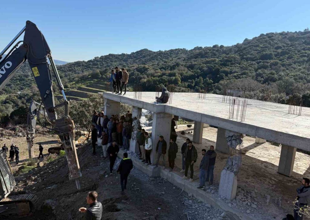 Bodrum’da kaçak yapıların yıkımında gerginlik