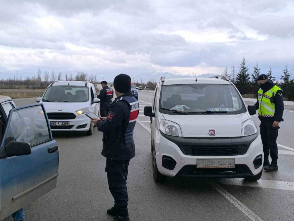 Şuhut’ta jandarmadan trafik denetimi