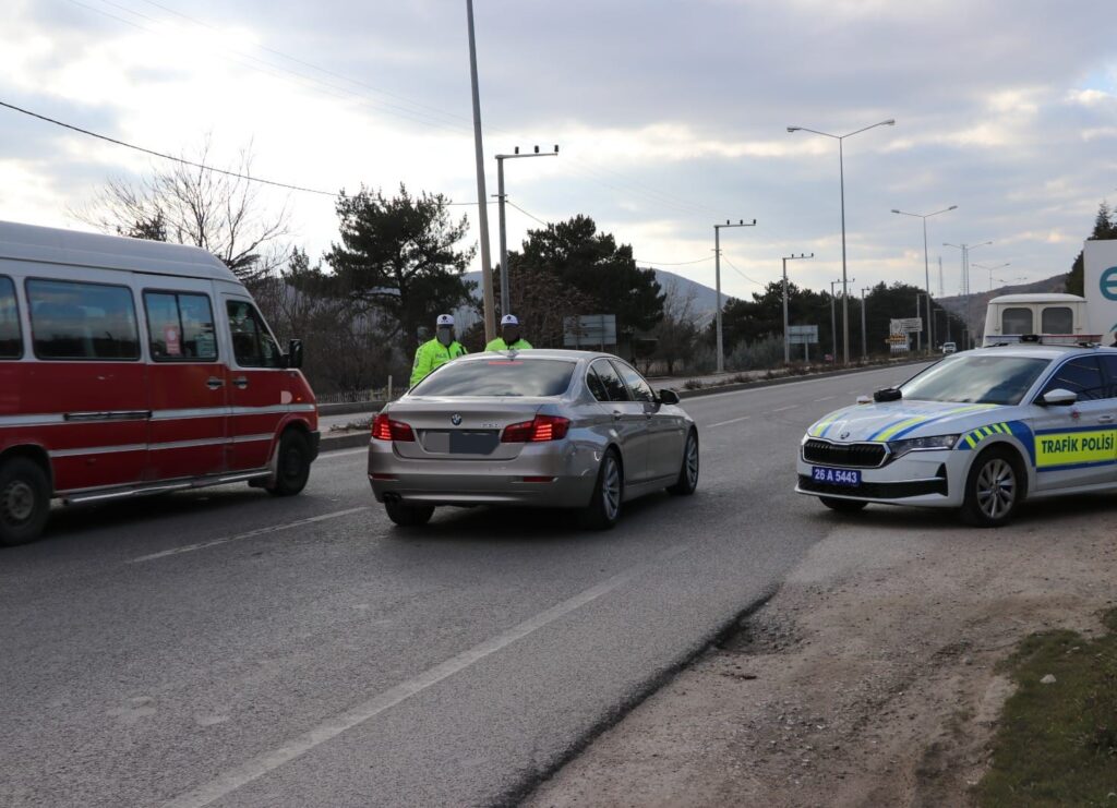 Eskişehir’de trafik denetimlerinde 539 araç sürücüsüne ceza kesildi