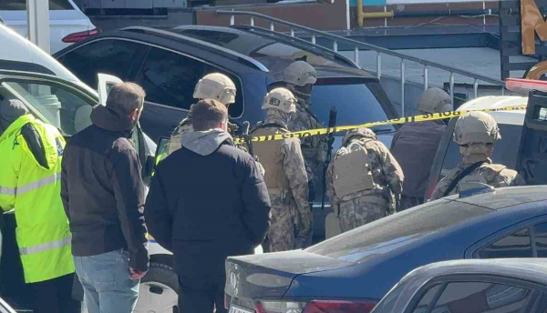 Gebze’de silahlı bir kişi lokantadakileri rehin aldı