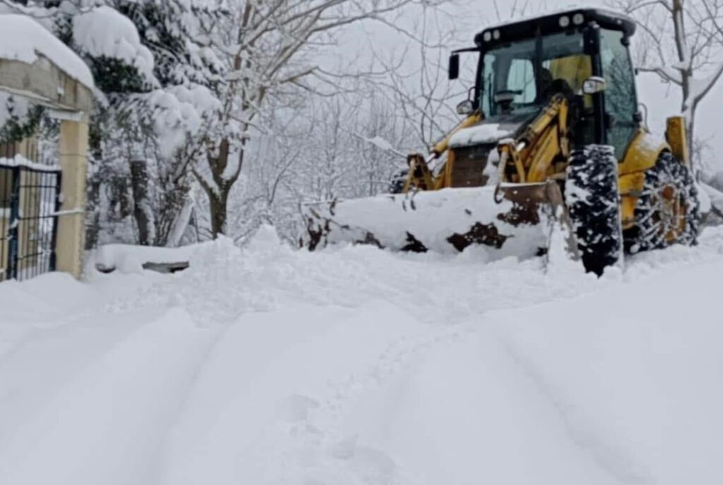Sinop’ta yoğun kar yağışı nedeniyle 229 köy yolu ulaşıma kapandı