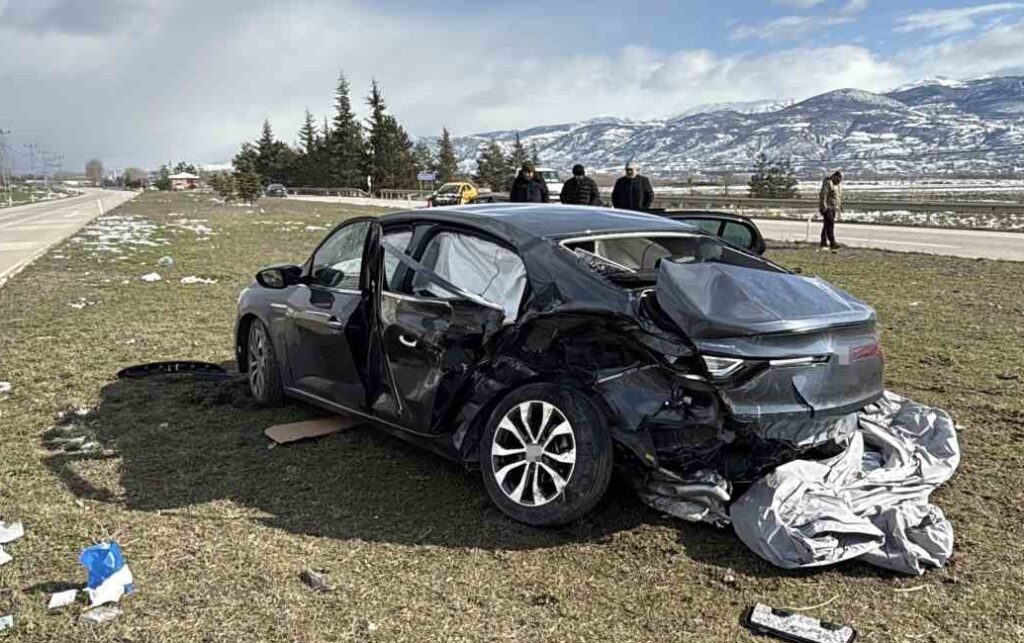 Tokat’ta meydana gelen kazada 5 kişi yaralandı, 1’i ağır!