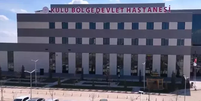 Kulu’da balkondan düşen yaşlı kadın hastaneye kaldırıldı