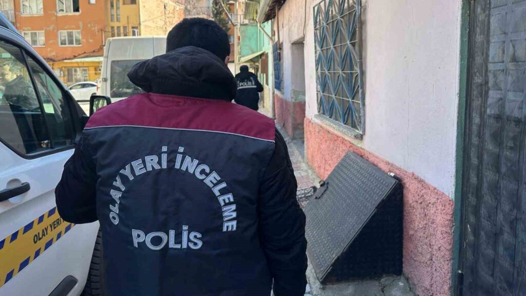 Uşak’ta oğlu tarafından bıçaklandı: Baba hayatını kaybetti!