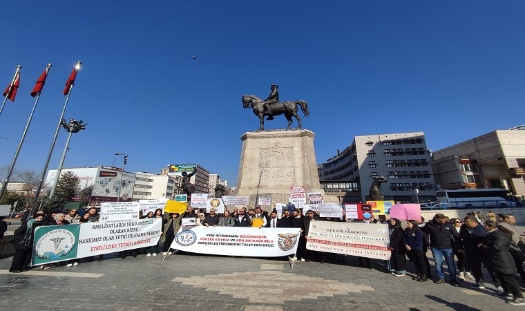 Atanmayan sağlıkçılar Ulus’ta toplandı: ‘Sağlıkta tasarruf değil 100 bin atama istiyoruz’