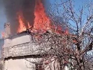 Aydın Karpuzlu’da çıkan yangında bir ev kül oldu
