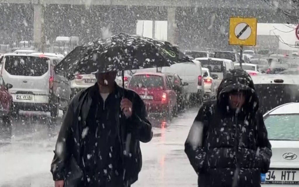 Kadıköy’de kar etkisini göstermeye başladı