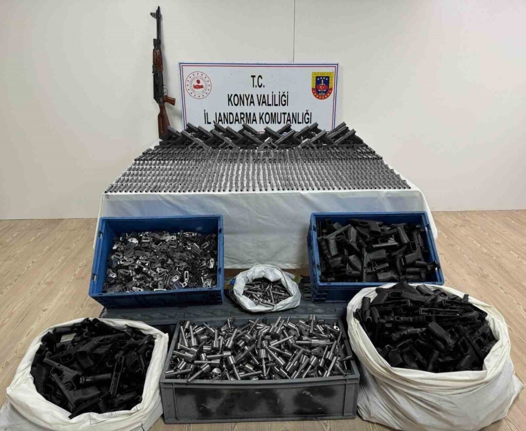 Konya’da bir iş yerinde çok sayıda tabanca parçası ele geçirildi
