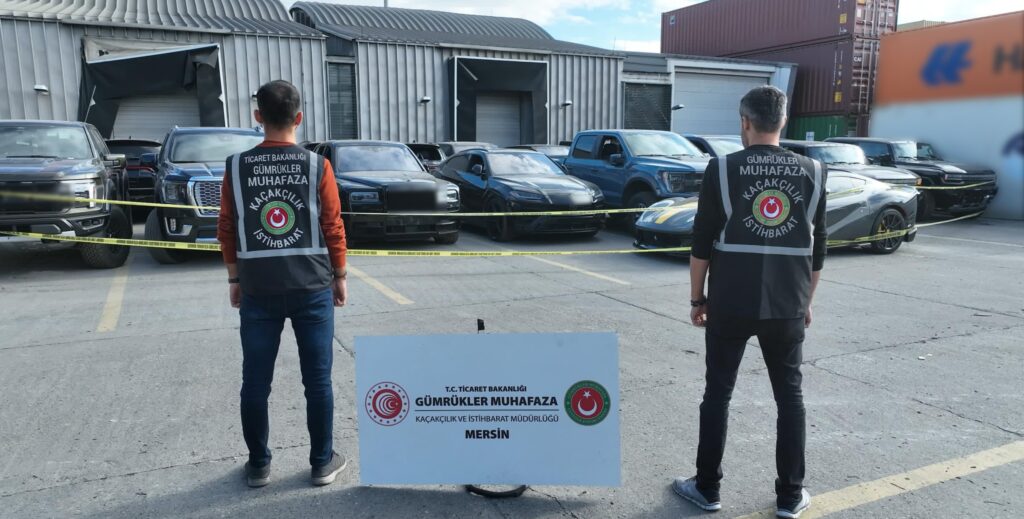 Gümrük muhafaza ekiplerinden üç büyük operasyon: Kaçak lüks araç ve uyuşturucu madde ele geçirildi 