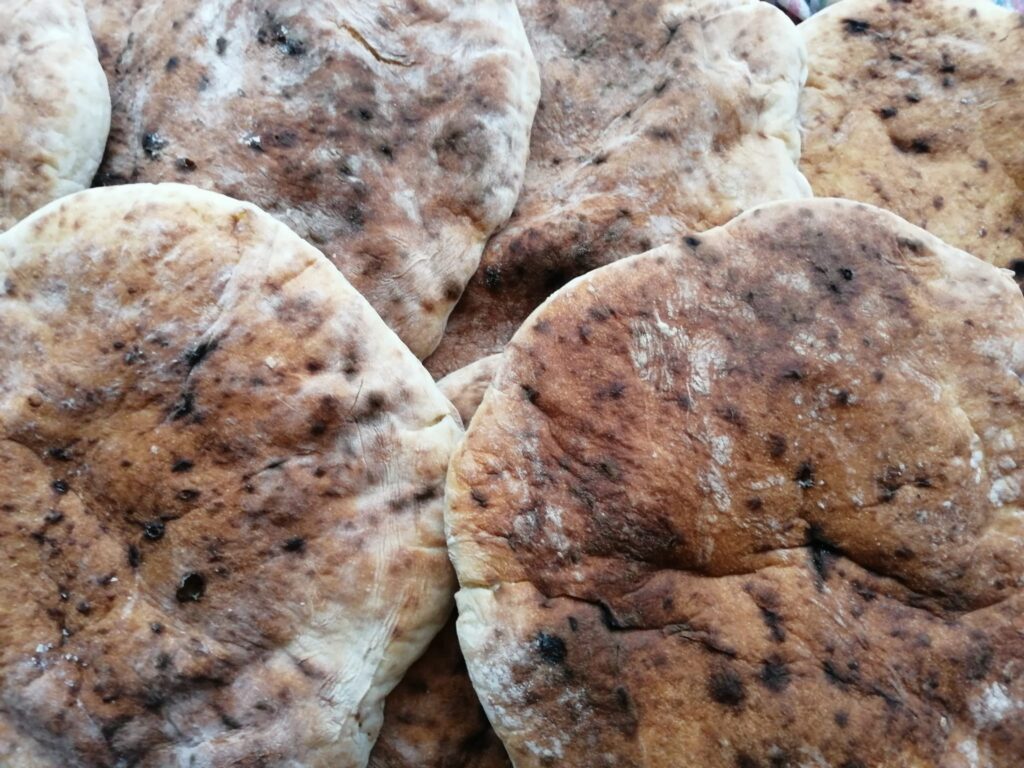 Aydınlılar ekmek zammı sonrası evde ekmek yapmaya başladı