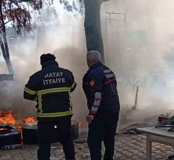 Kırıkhan’da depoda çıkan yangın itfaiye ekipleri tarafından söndürüldü