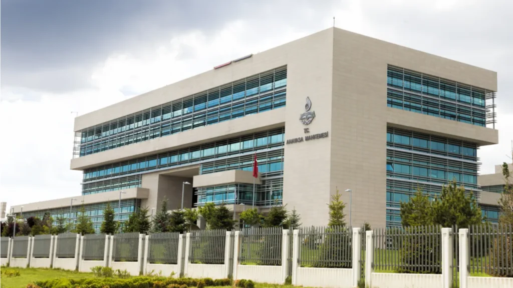 Anayasa Mahkemesi’nden dikkat çeken karar: Nöbet ücretindeki o sınırlama iptal edildi