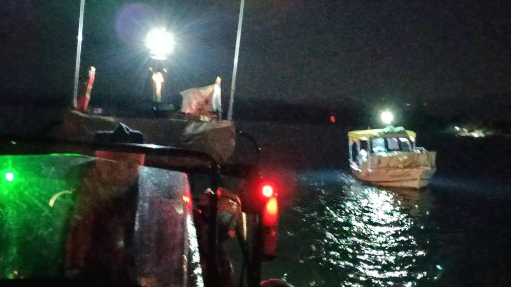 Sürüklenen teknedeki 6 kişi, ekipler tarafından kurtarıldı