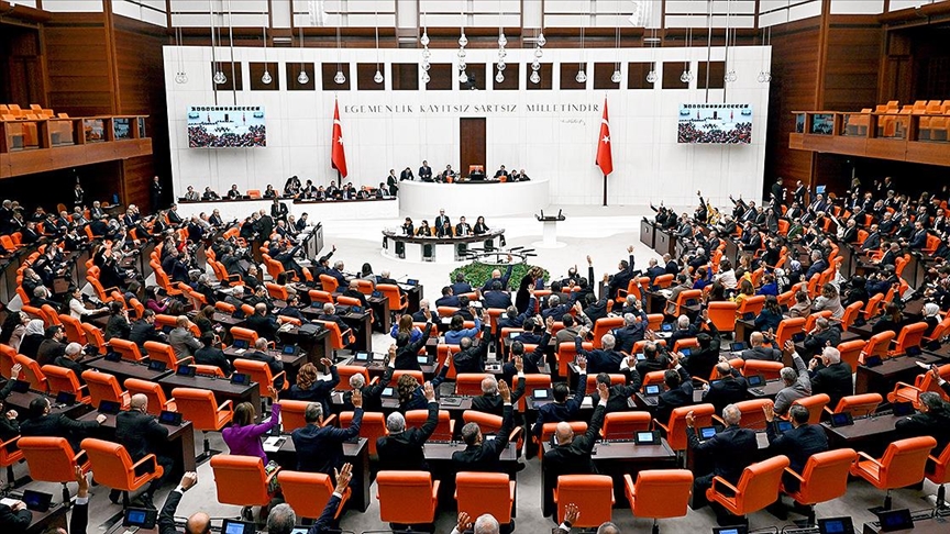 Milletvekili Maaşında Zirvedeyiz, Asgari Ücrette Dipteyiz!