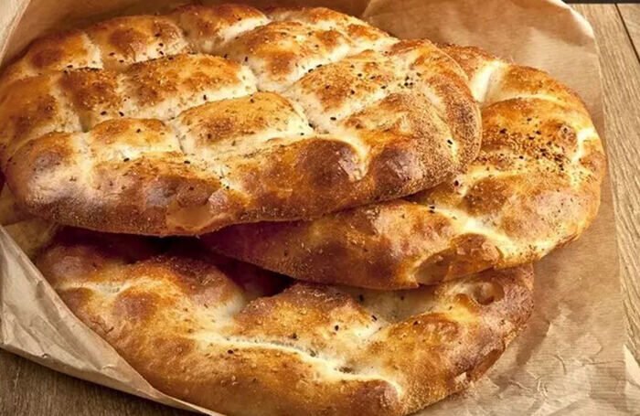 Ramazan pidesi ilk iftar için tezgahta yerini aldı