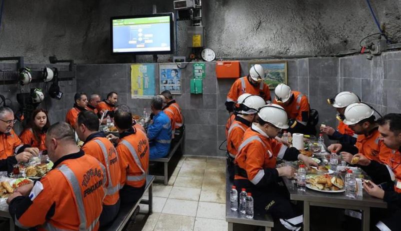 Bakan Işıkhan, İzmir’de maden işçileriyle sahurda uluştu