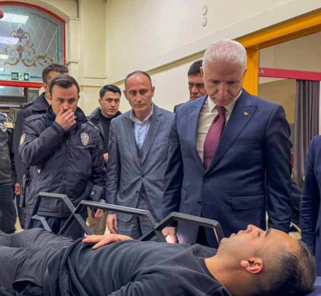 İstanbul Valisi Gül, yaralı polisleri hastanede ziyaret etti