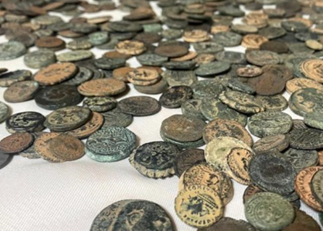 Uşak’ta 232 tarihi sikke ve ruhsatsız av tüfeği ele geçirildi