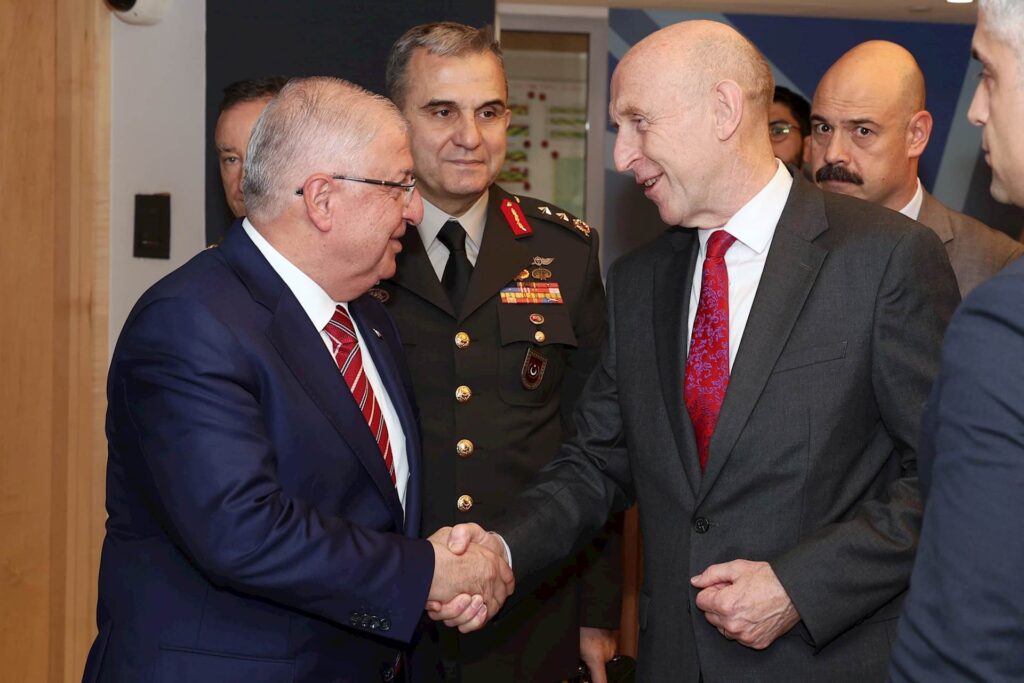 Milli Savunma Bakanı Yaşar Güler, İngiltere Savunma Bakanı John Healey ile görüştü 