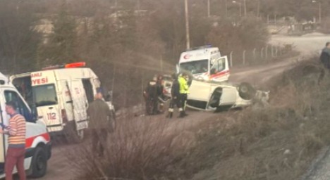 Tavşanlı’da bir otomobil takla attı: 2 yaralı