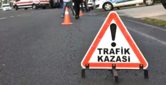 Hafif ticari araç tıra arkadan çarptı: 1 hayatını kaybetti, 3 kişi yaralandı!