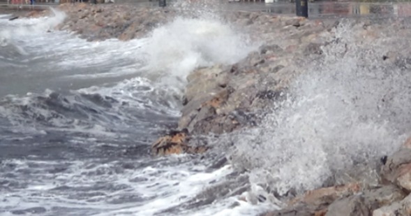 Kuşadası’nda hava değişimi: Hafta sonu yaz, hafta içi kış havası etkili oldu