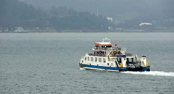 Bozcaada feribot seferleri olumsuz hava koşulları nedeniyle iptal edildi