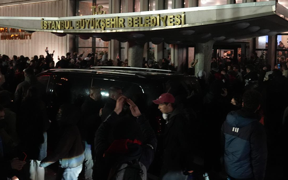 İBB’ye yönelik terör soruşturmasında 3 firari şüpheliye yakalama kararı