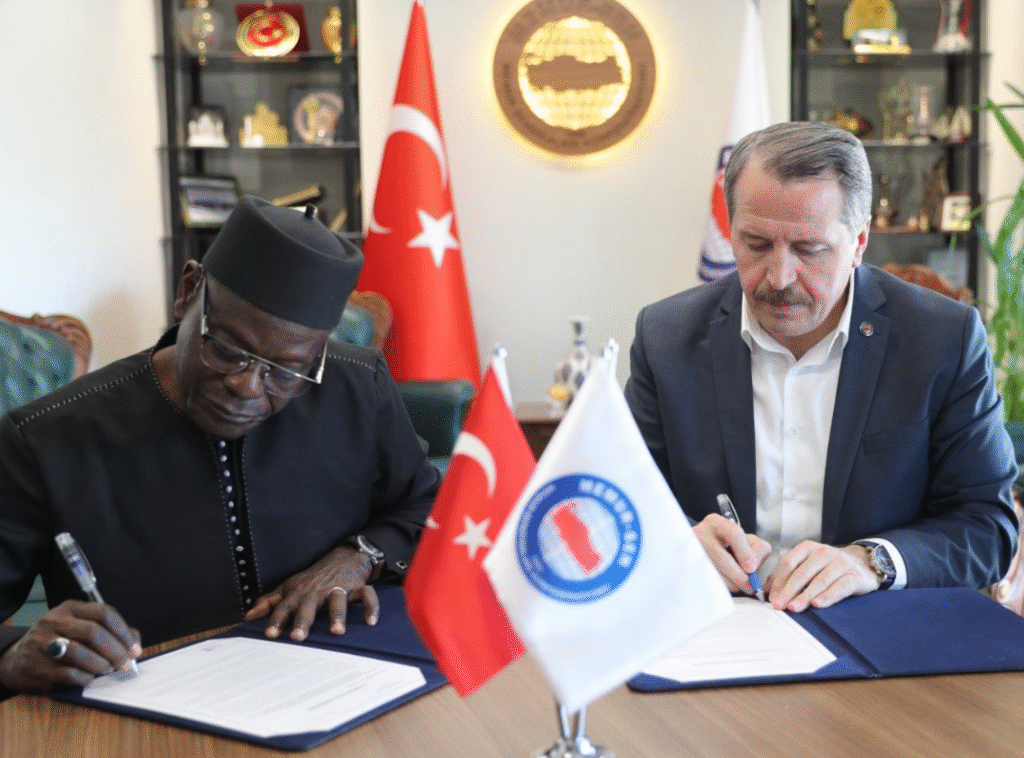 Memur-Sen ile Senegal CNTS/FC Arasında Uluslararası İş Birliği Protokolleri İmzalandı
