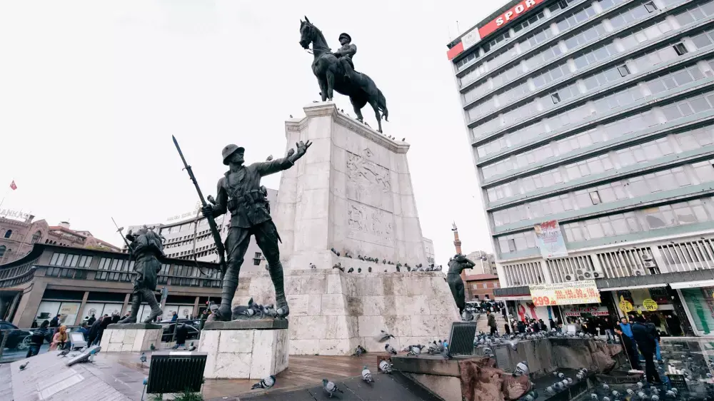 Kamu Birliği Konfederasyonu 1 Mayıs’ta Ulus Meydanı’nda  