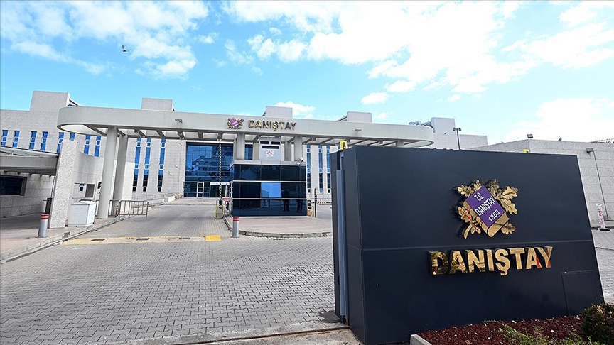 Danıştay, hukuk başarı sıralamasını 100 bine çeken kararı durdurdu