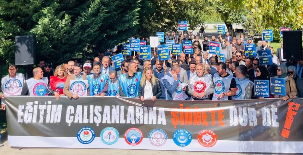 Van’da öğretmene şiddete karşı kitlesel tepki