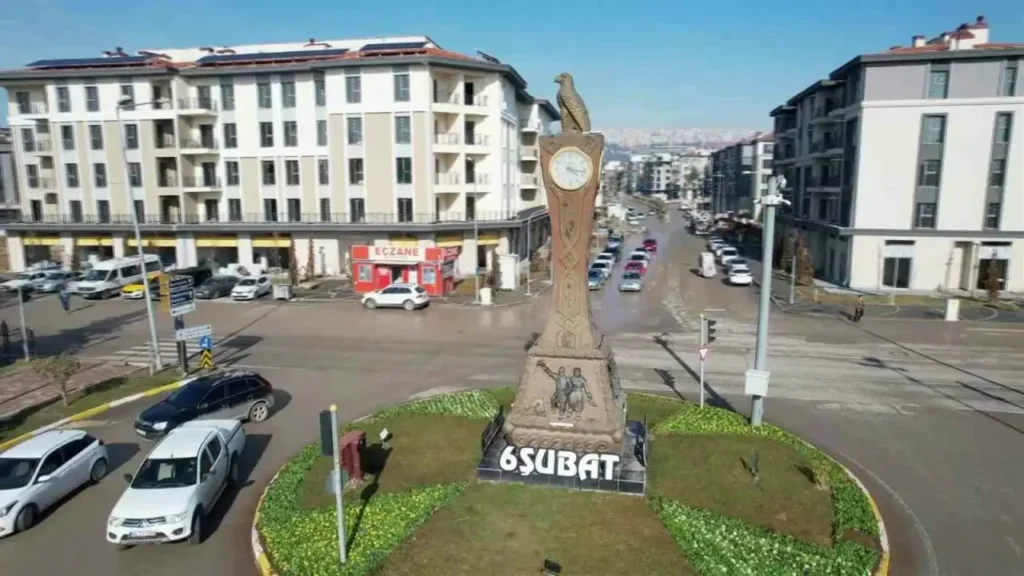 Adıyaman’daki saat kulesi 6 Şubat’ın 3. yılındaki anmaya hazır hale geldi