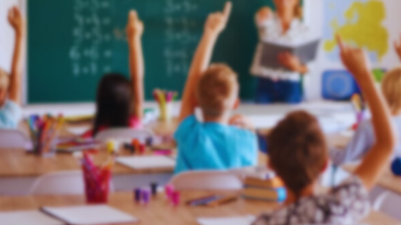 İlkokulda “oruç” tartışması: Öğretmenin mesajı velileri ikiye böldü 