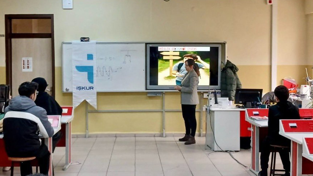 İŞKUR’dan geleceğin meslek erbabına tam destek: Ortaokullu gençlere kariyer eğitimi