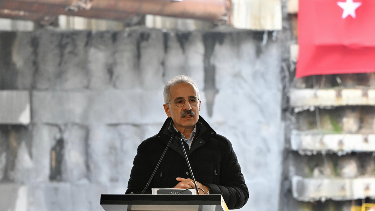 Orta Doğu’da hava sahası alarmı: Bakan Uraloğlu uçuş iptallerini duyurdu!