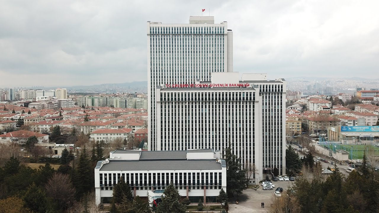 Bakanlık bilişim kadrosunu büyütüyor: 11 sözleşmeli personel alınacak