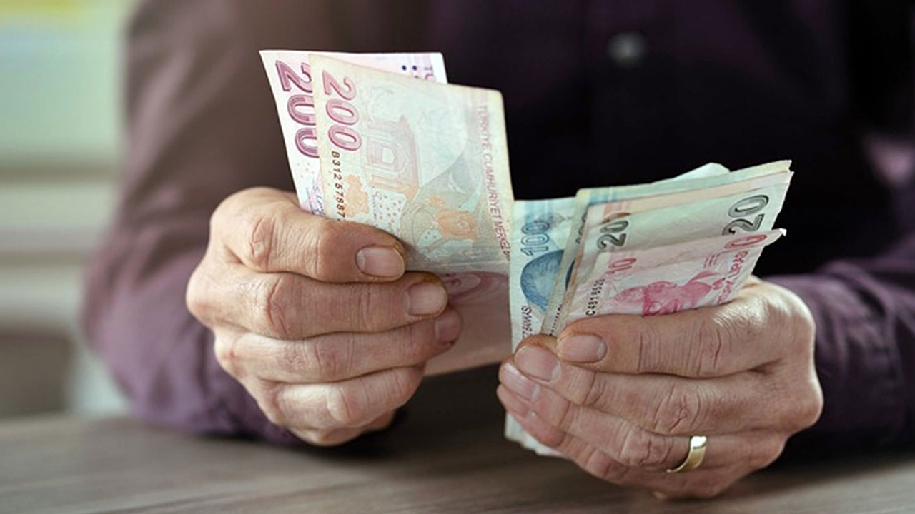 Promosyonda rekor yarış: Emekliye 100 bin TL’lik teklifler masada!